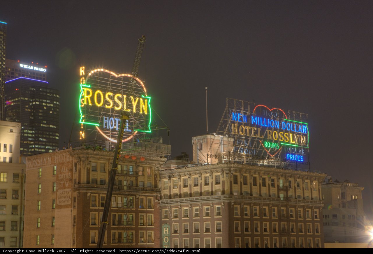 Rosslyn Hotel Signs Lit