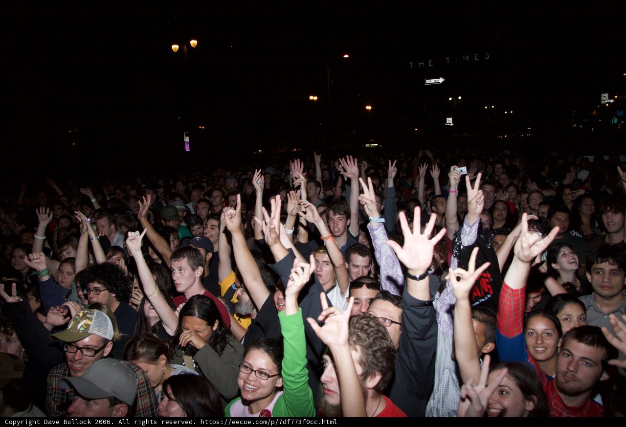 Urban Partygoers Raise the Roof at Detour Concert