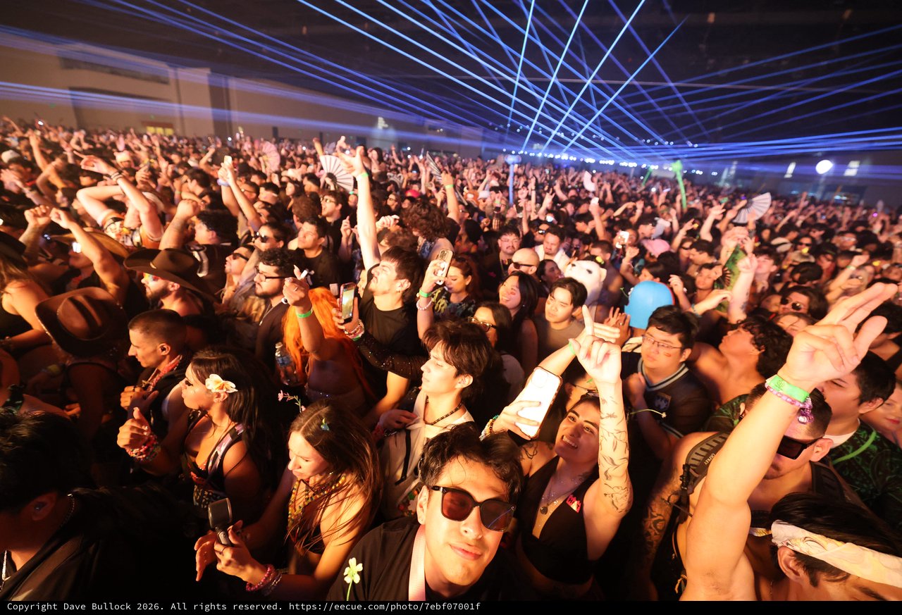 Massive Crowd Erupts Under Laser Light Show at Wobbleland