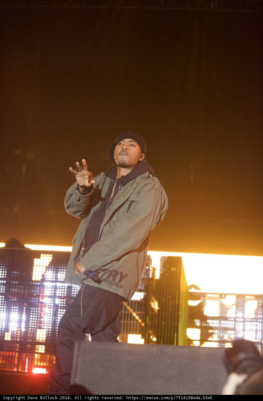Nas Takes the Stage in Style
