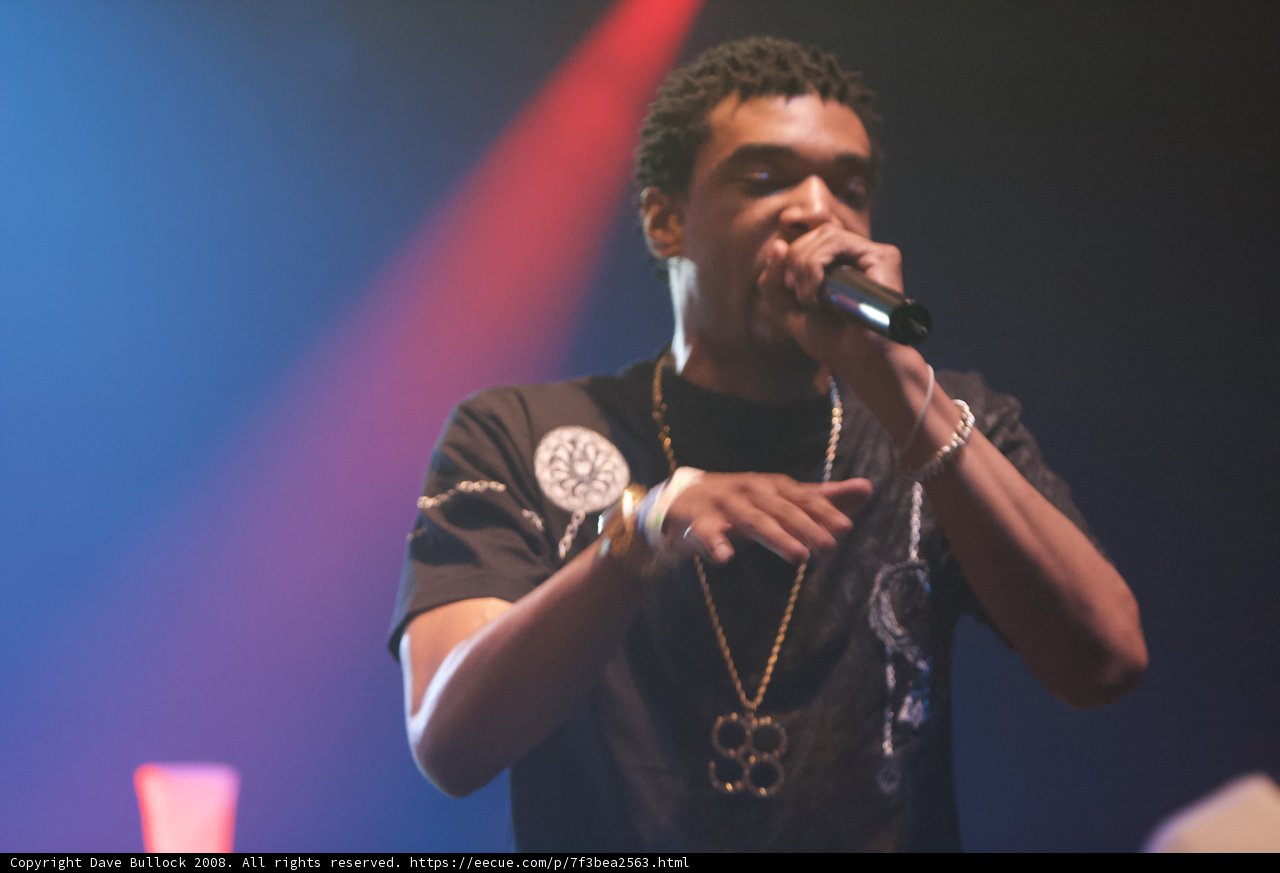 Solo Singer in the Spotlight