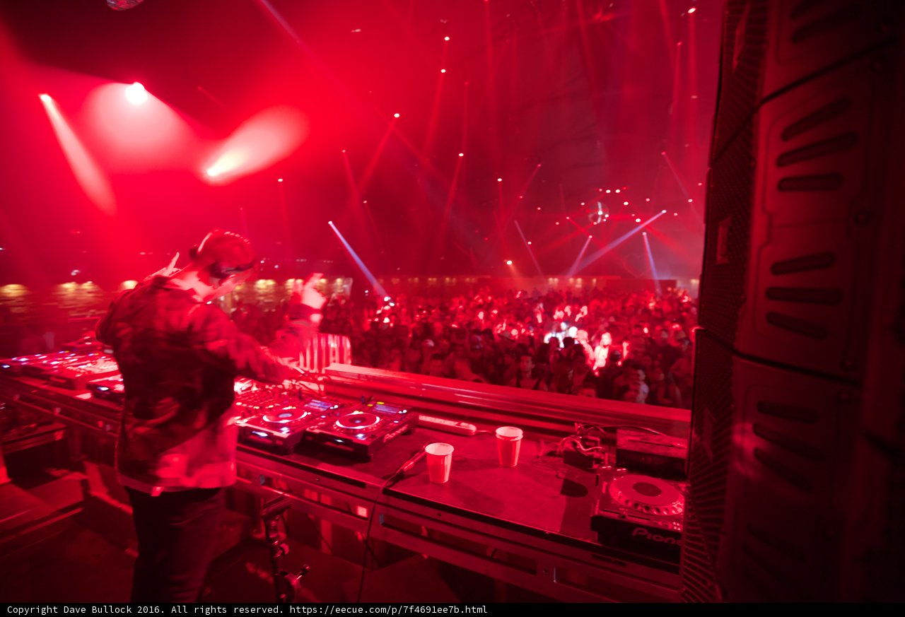 DJ ignites the crowd at Coachella