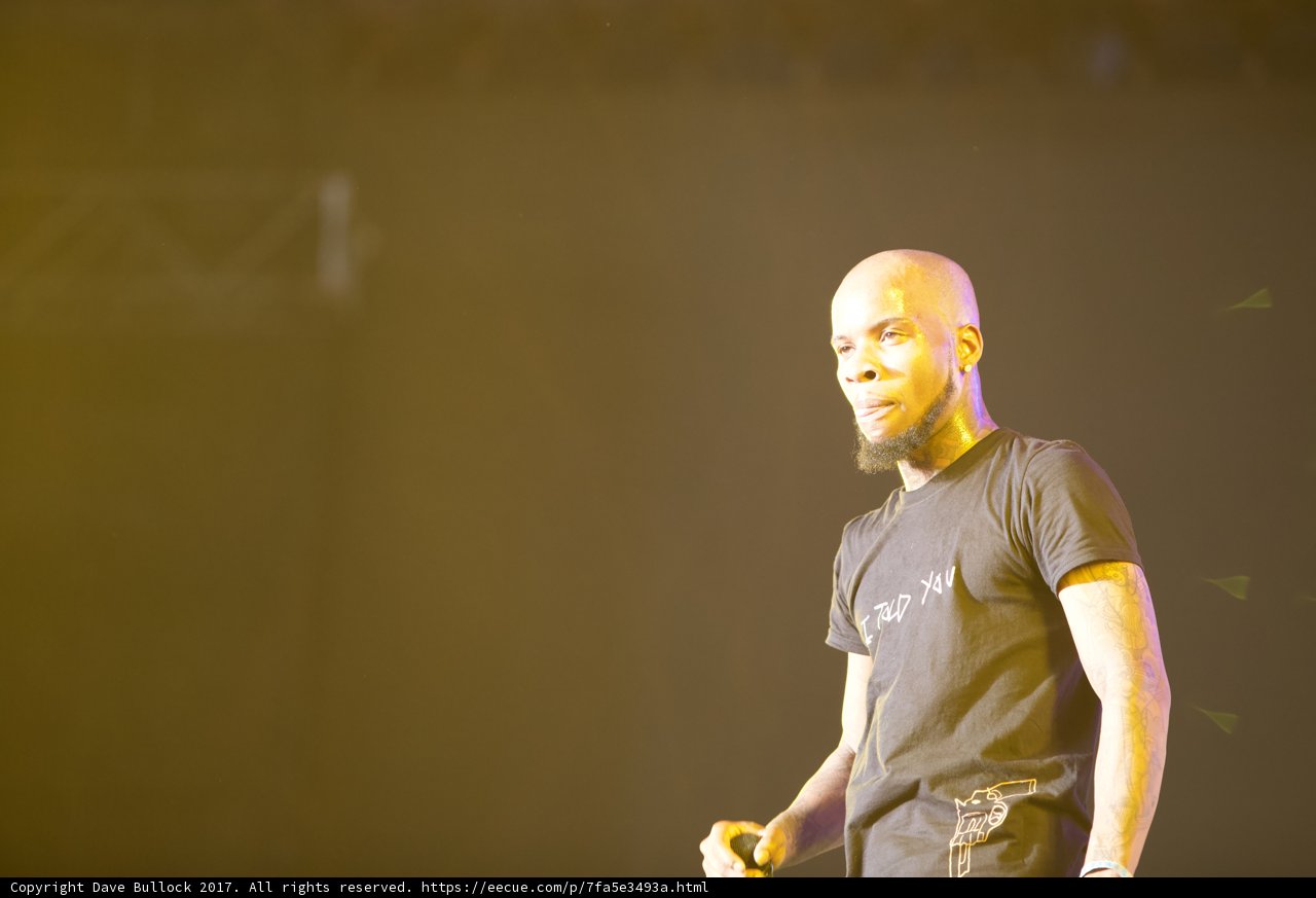 Tory Lanez Takes Center Stage in Black Tee