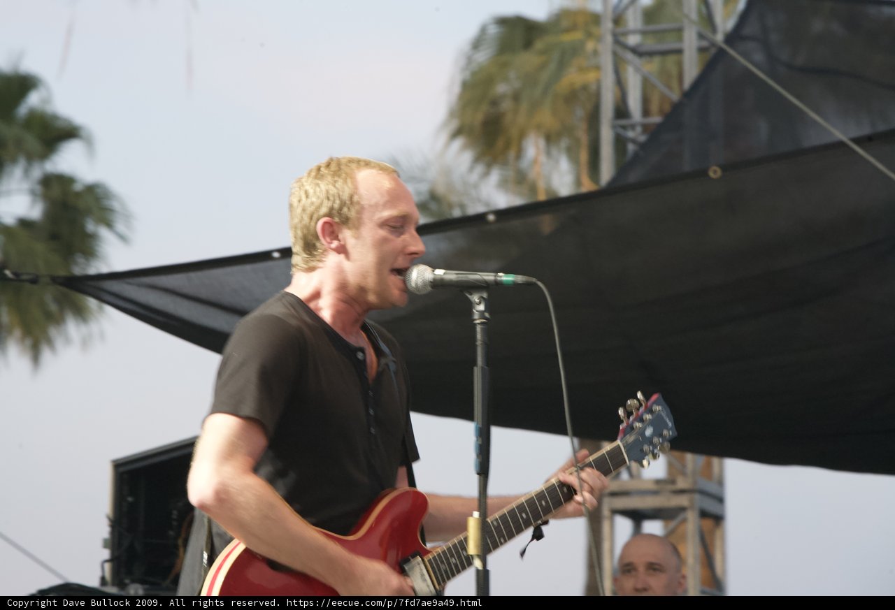 Steve Cradock's Electrifying Performance at Coachella 2009