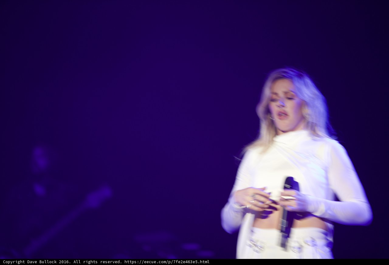 Ellie Goulding electrifies the stage at Coachella 2016