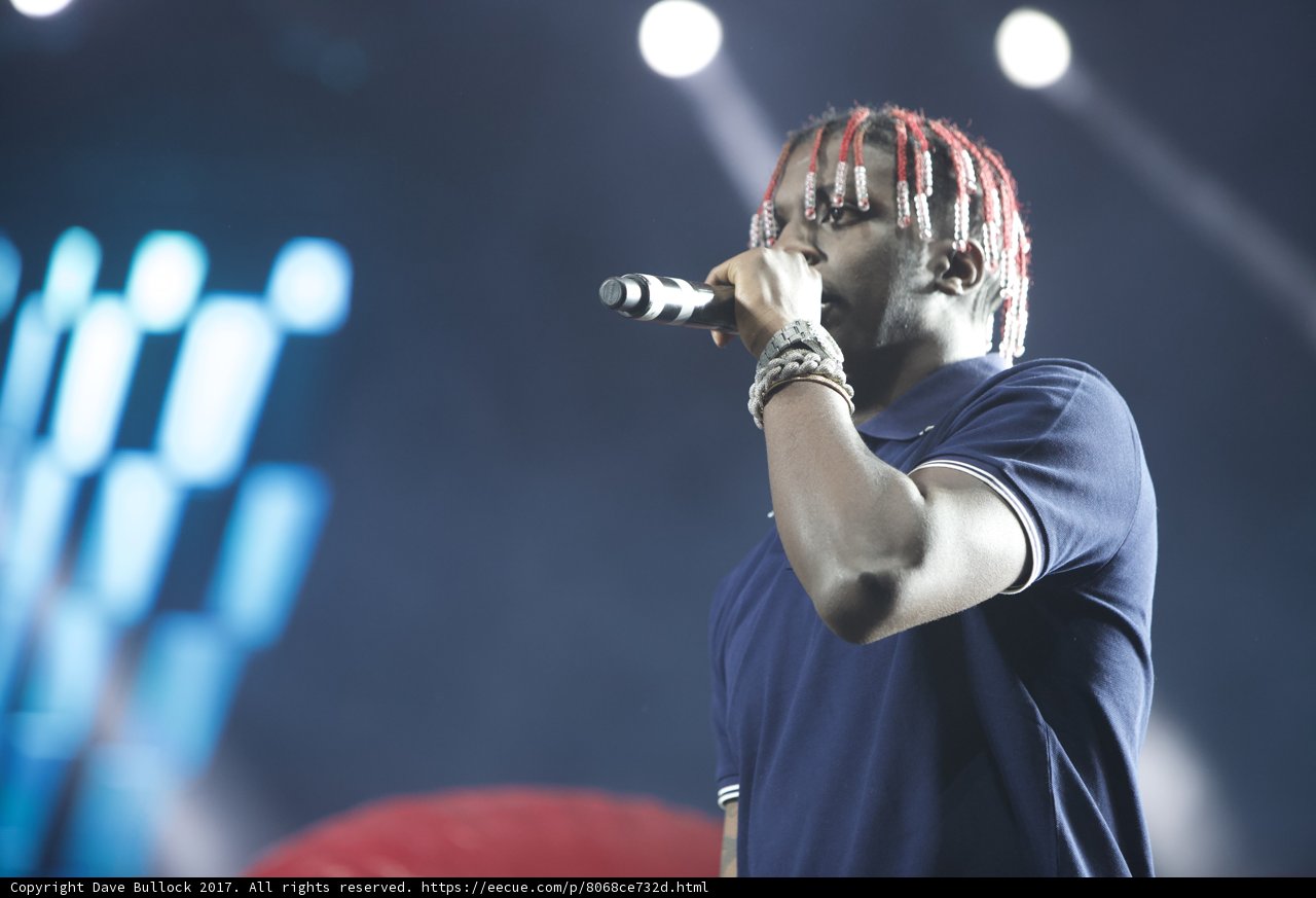 Red-Haired Solo Performer Lights Up Coachella Stage