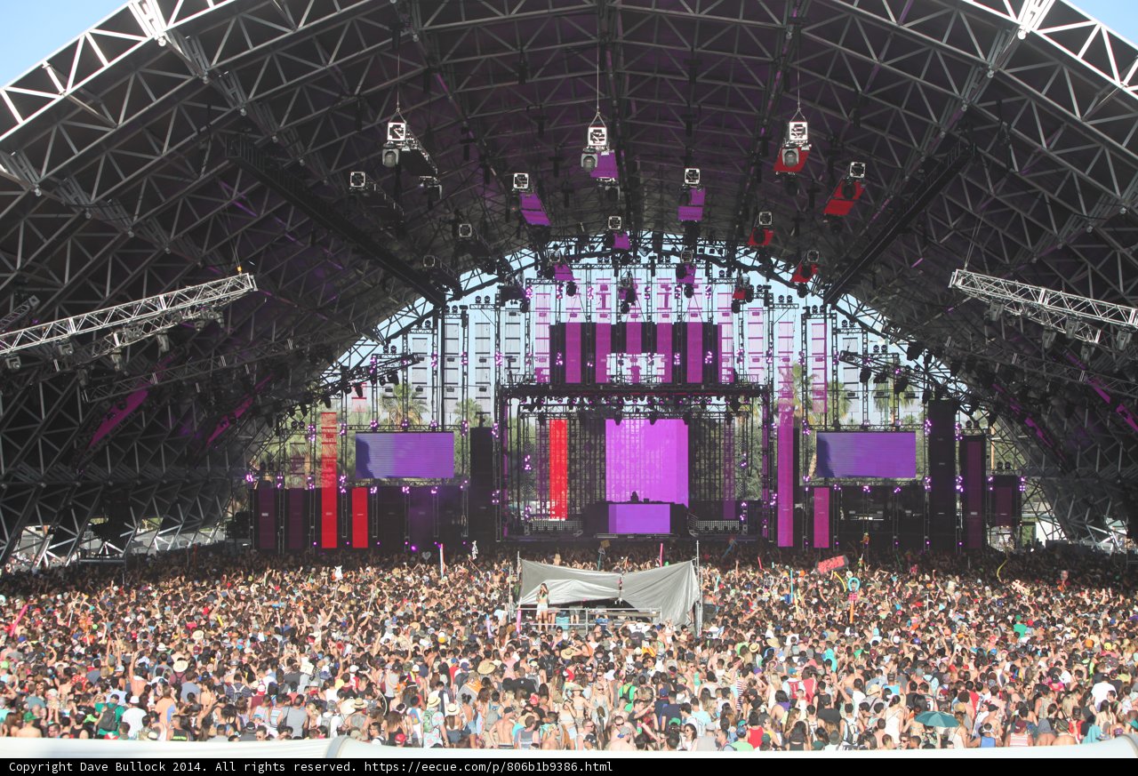 Stage Lights and an Ocean of Fans