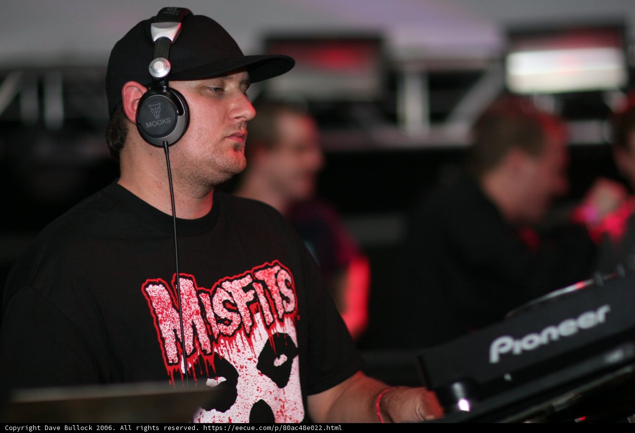 Entertainer in Headphones