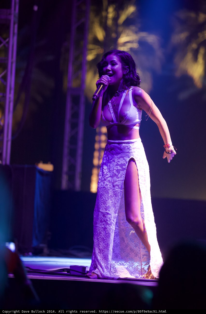 Jhené Aiko Dazzles the Crowd in a White Evening Gown on Stage