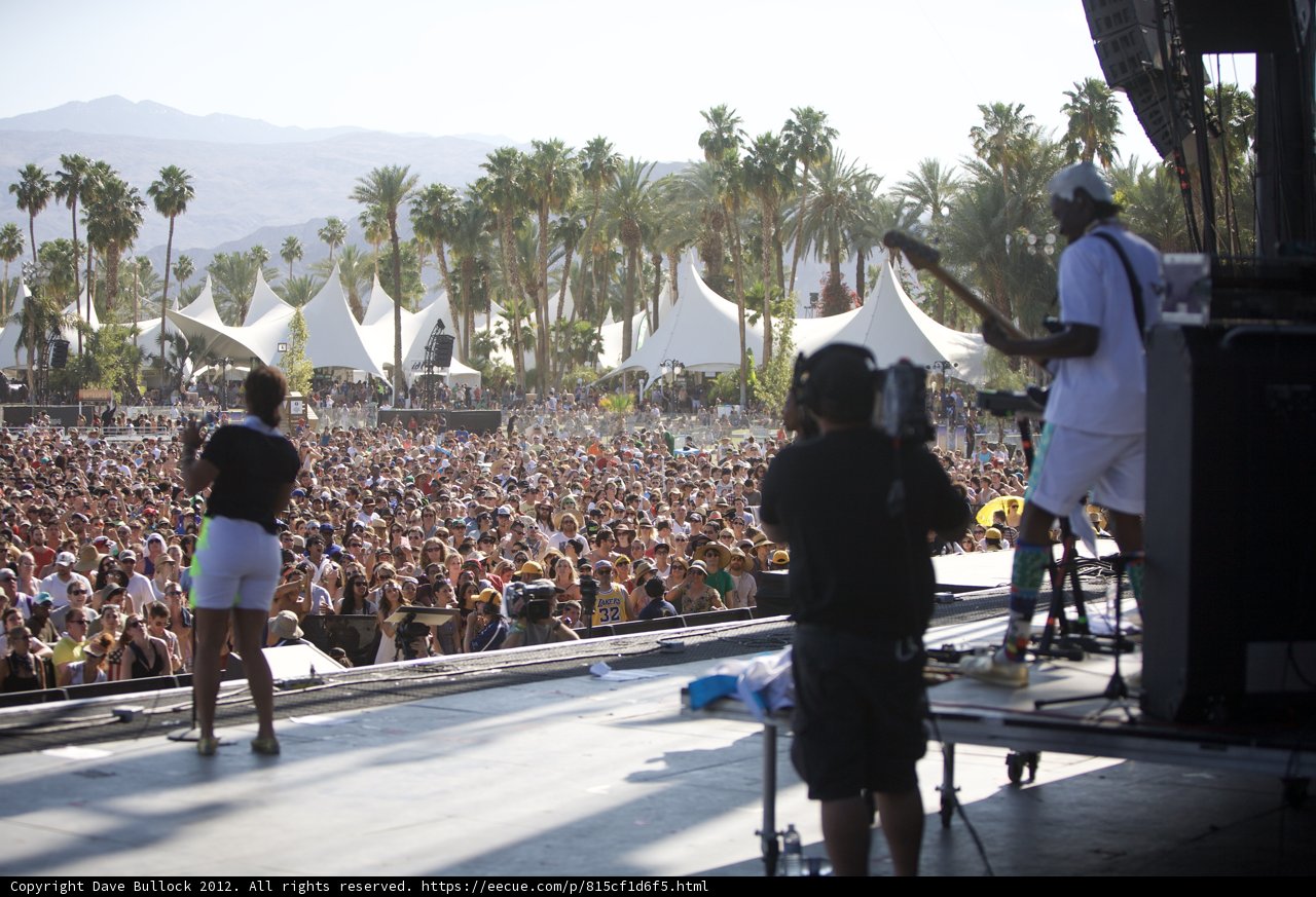 Grooving with the Crowd