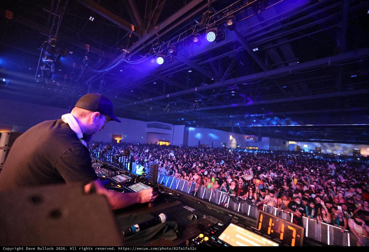 DJ Commands Massive Indoor Crowd at Wobbleland 2026