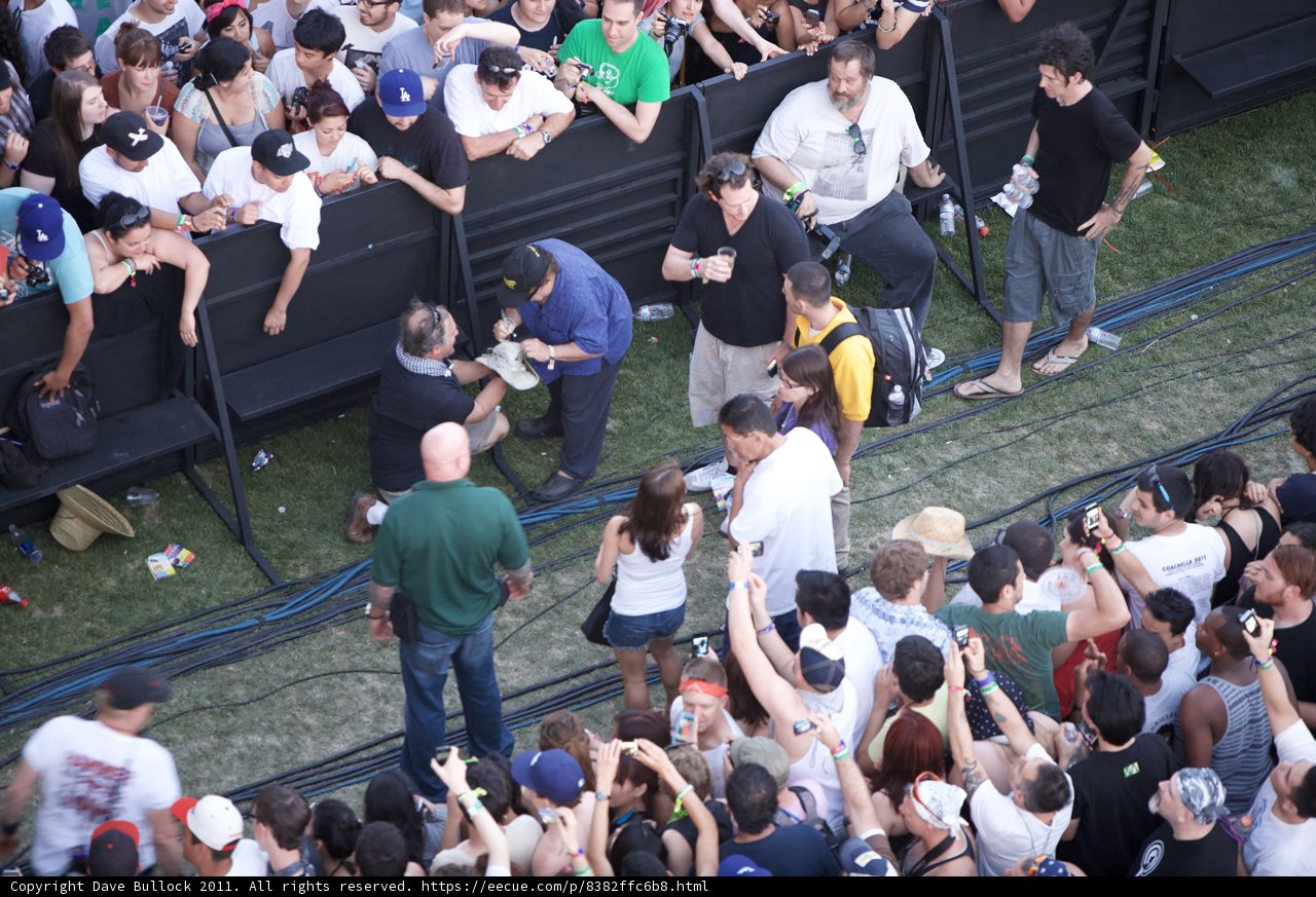 Sunday Crowd at Coachella 2011