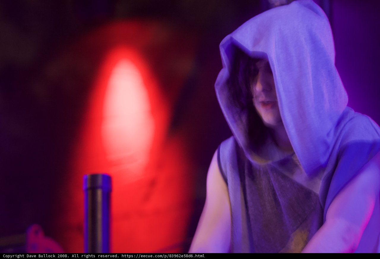 Hooded Grooves