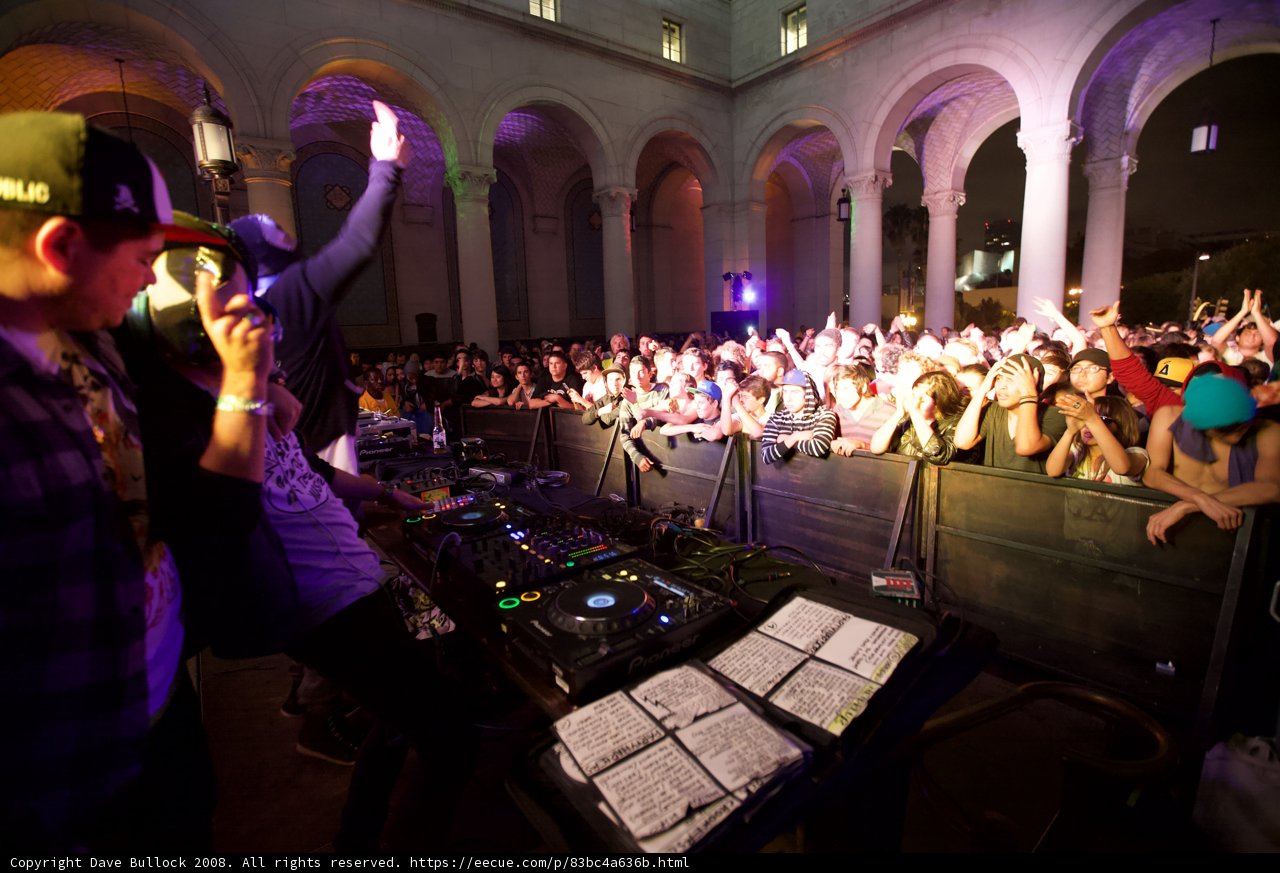 Urban Concert with Deejay and Crowd