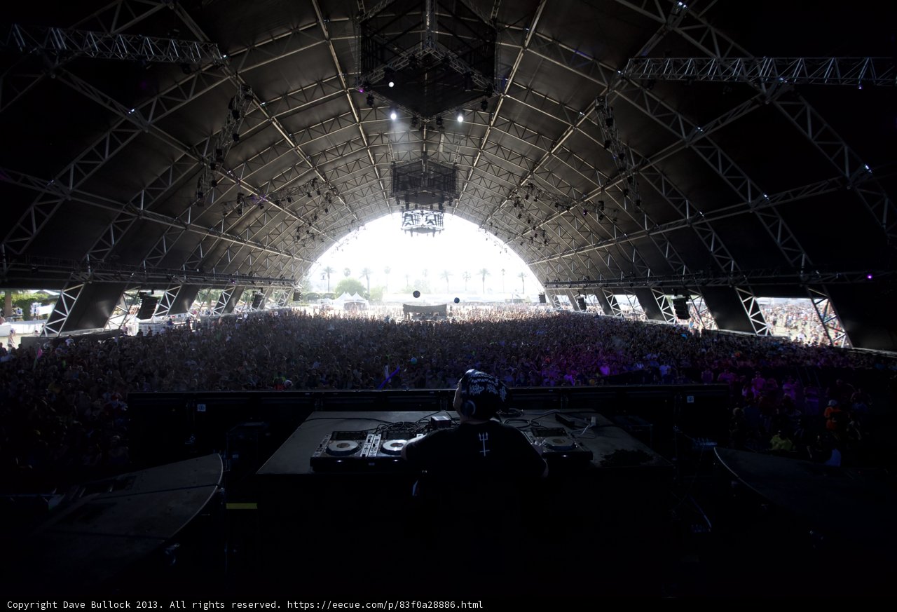Stage Lights up the Crowd