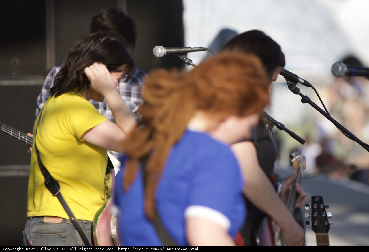 Redhead Singer Rocks Coachella Stage