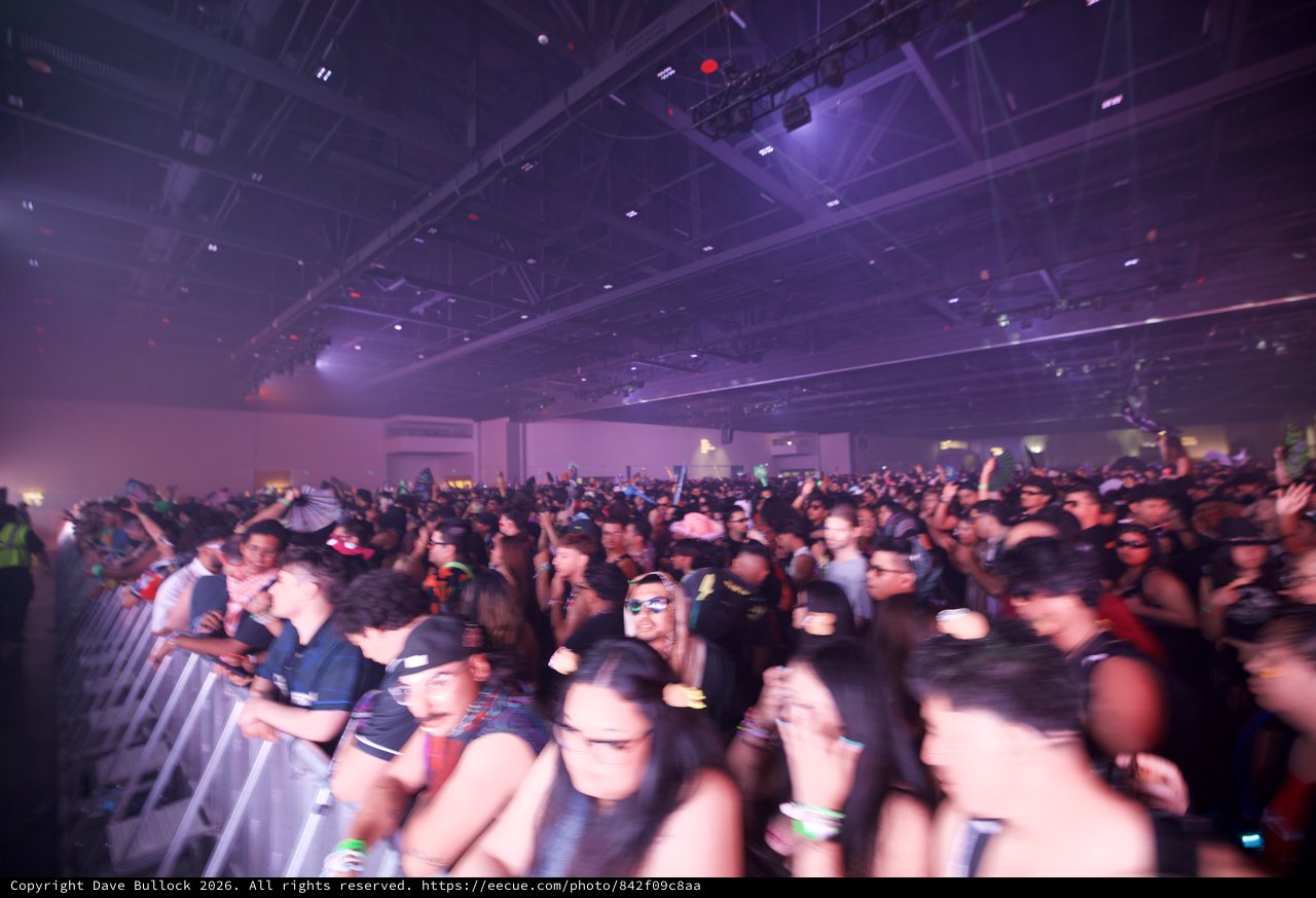 Massive Indoor Crowd Surges at Wobbleland 2026
