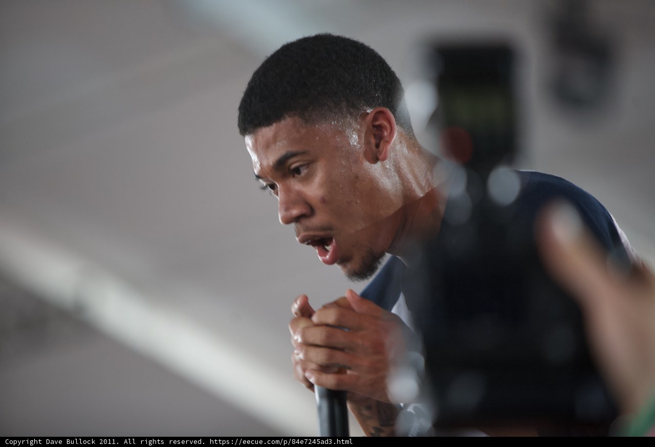 Hodgy Gets the Crowd Going