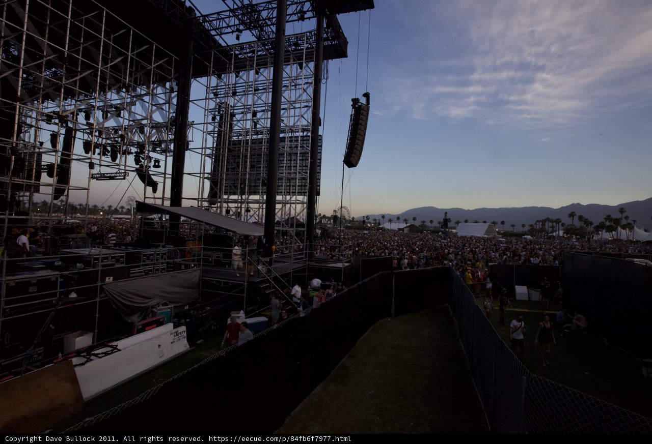 Coachella 2011: A Sea of Fans at the Outdoor Stage