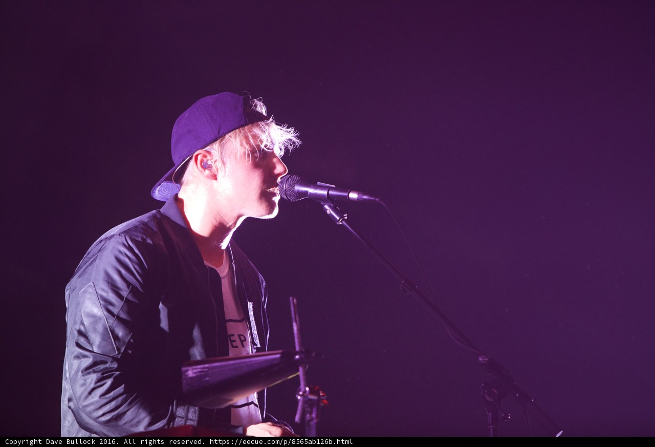 Hat-wearing singer electrifies Coachella crowd