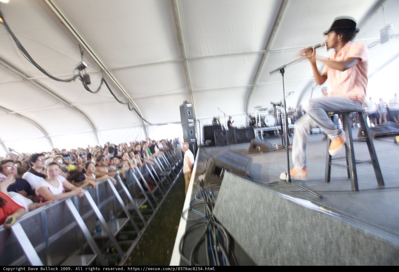 Jamming with the Crowd