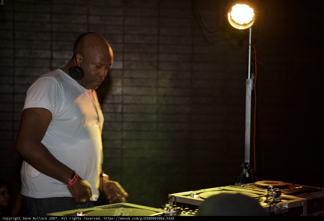 Groovy Deejay in the Spotlight