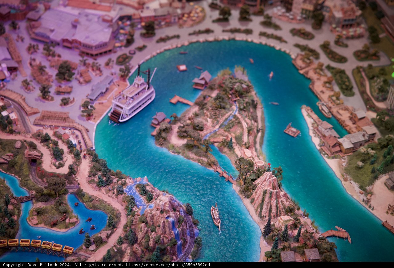 Innovative Diorama: The Scale Model Water Park Adventure