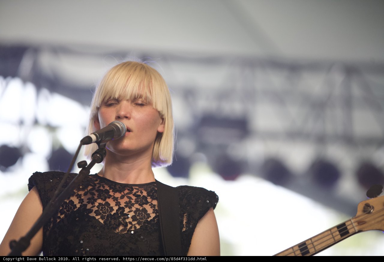 Sharin Foo captivating the crowd with her guitar