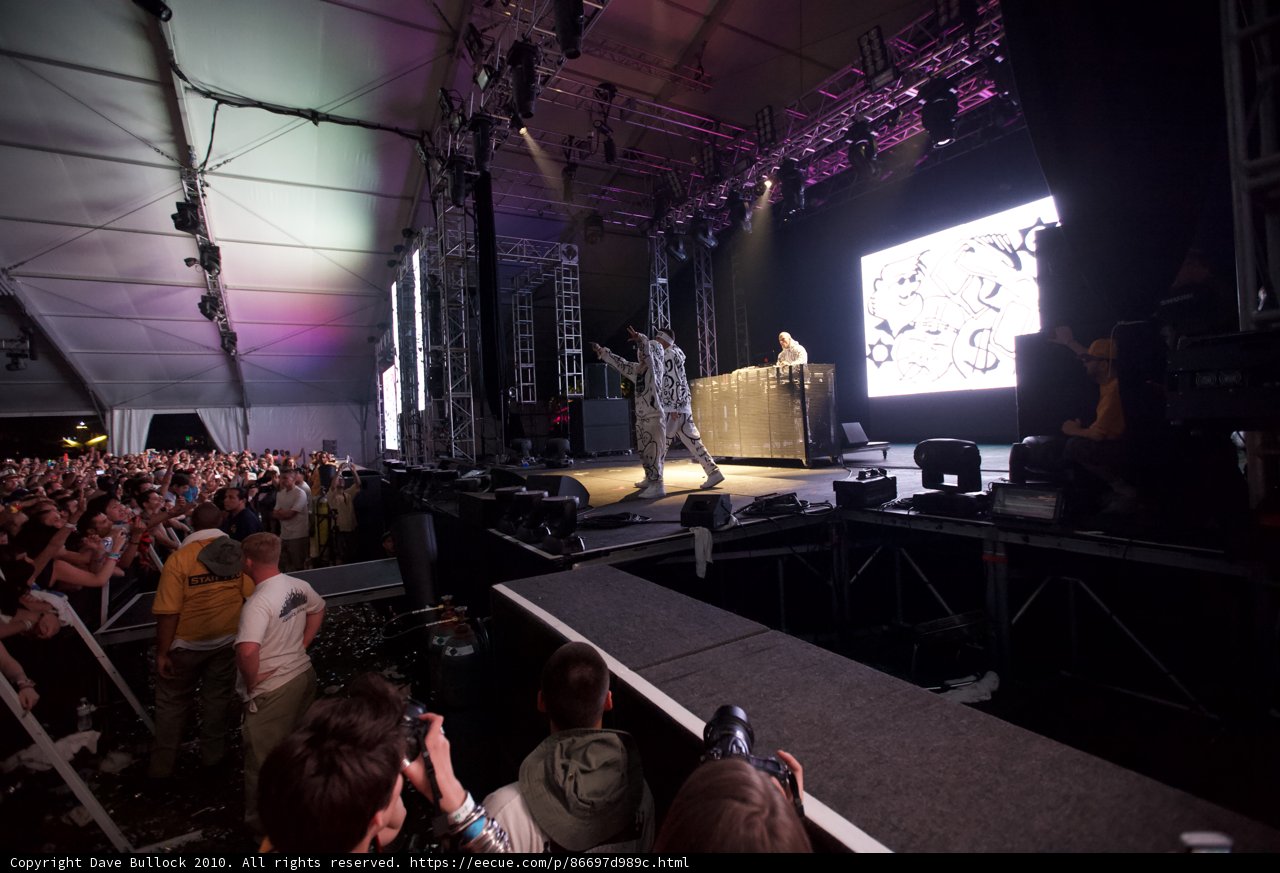 Yoku Hata Performing on Stage at Coachella 2010