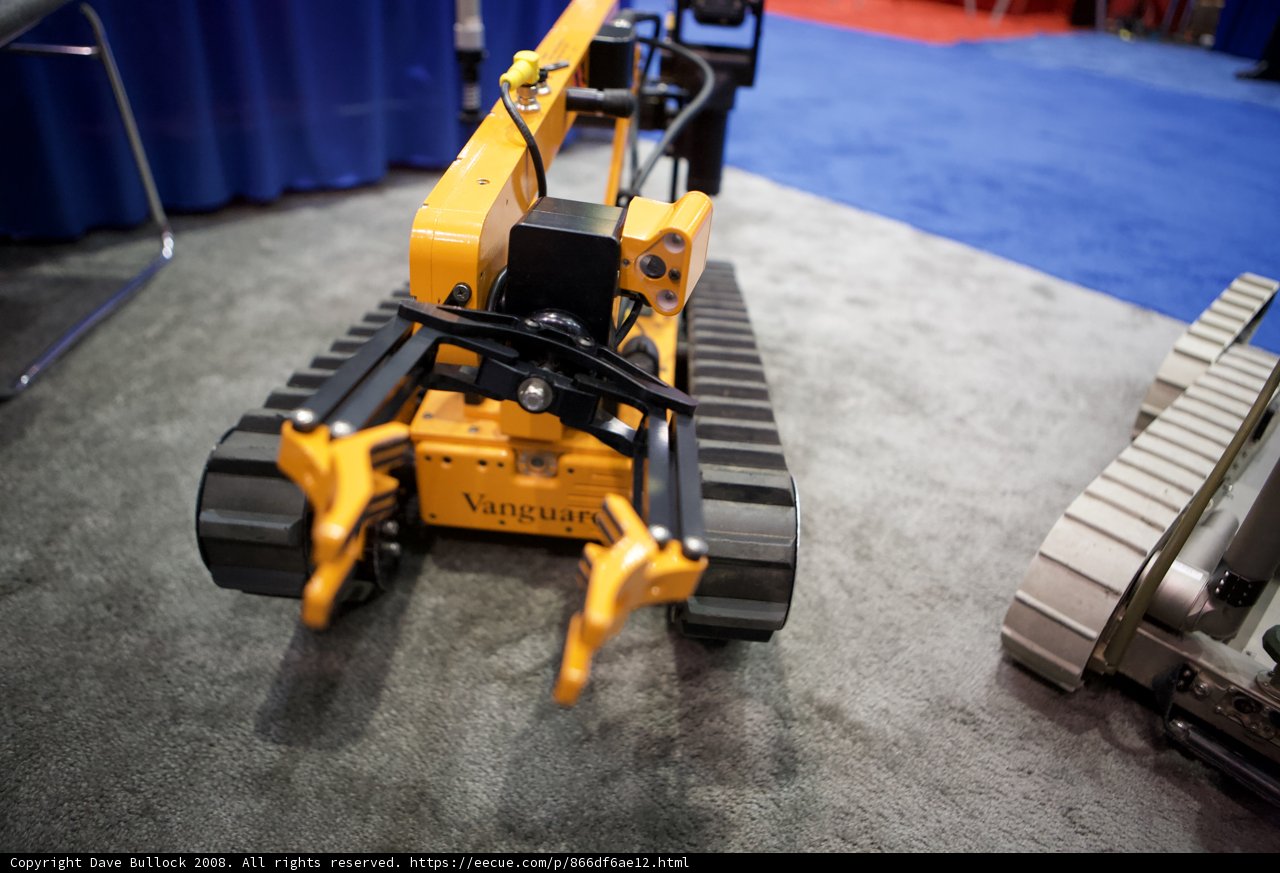 Futuristic Robot Delights Attendees at Homeland Security Con