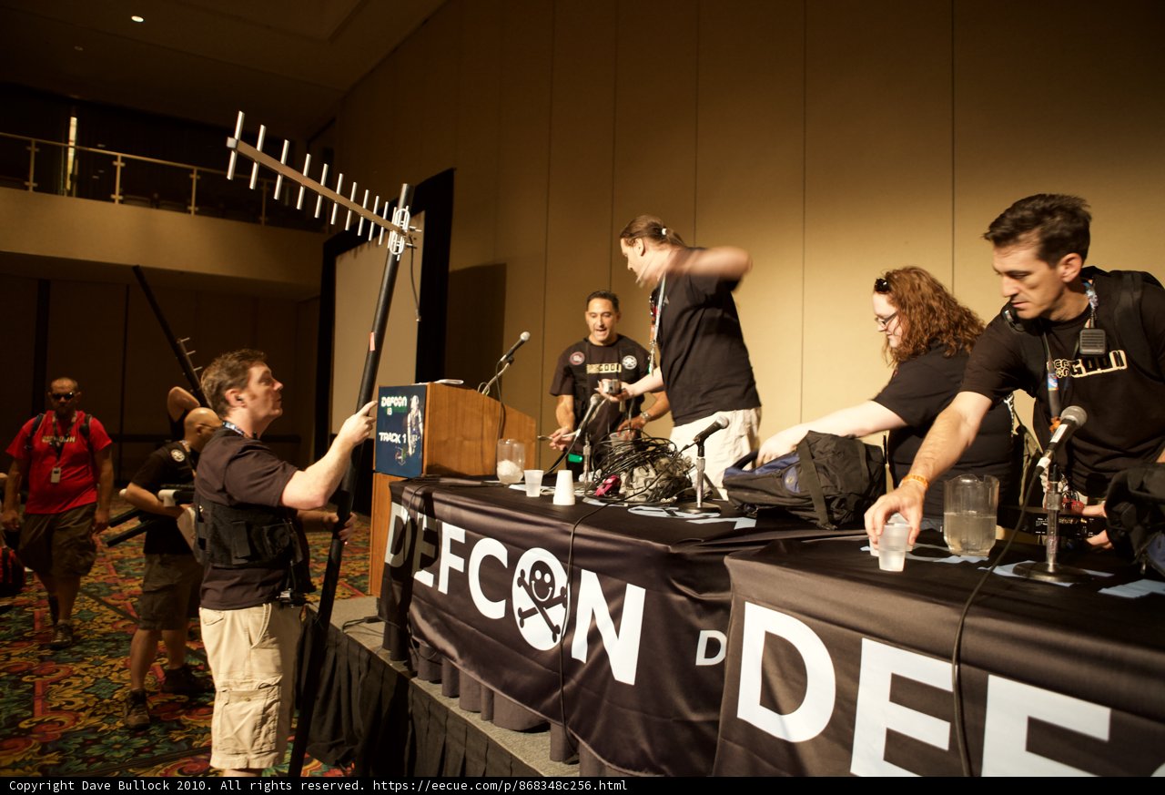 Icon Dee Shines at Defcon 18 Convention Center Event