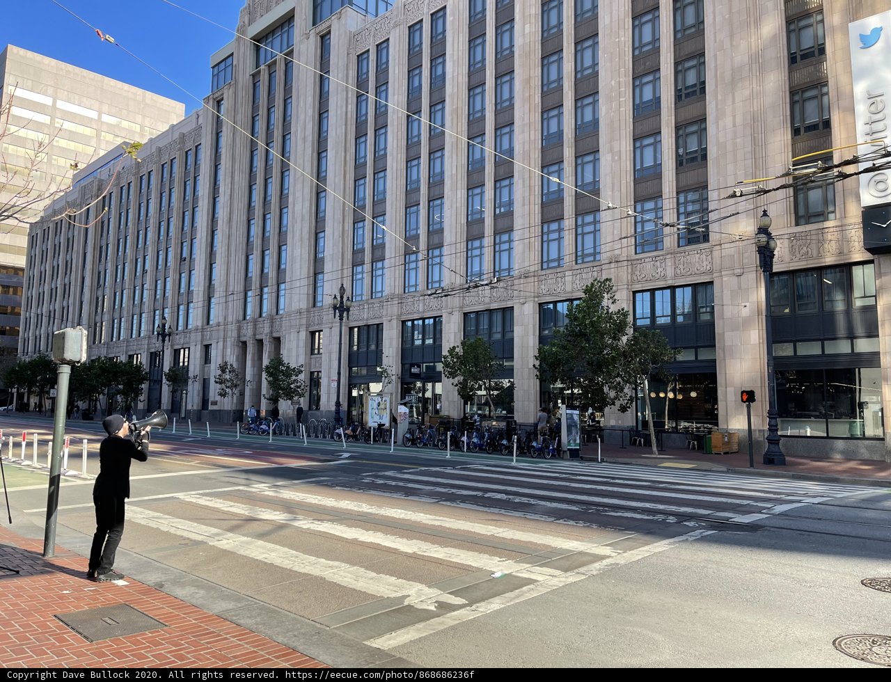 Crossing the Urban Metropolis
