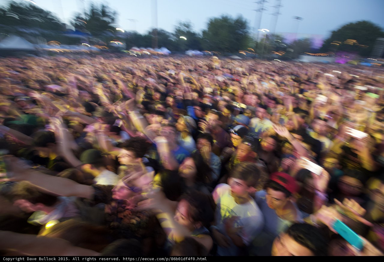 Heavy Blur Crowd Purple Light