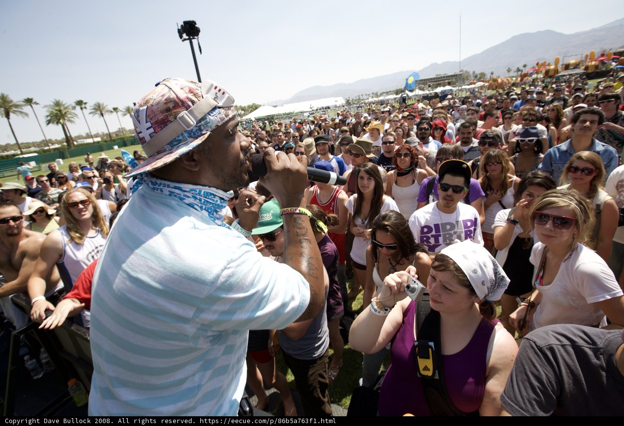 Singing under the Palm Trees