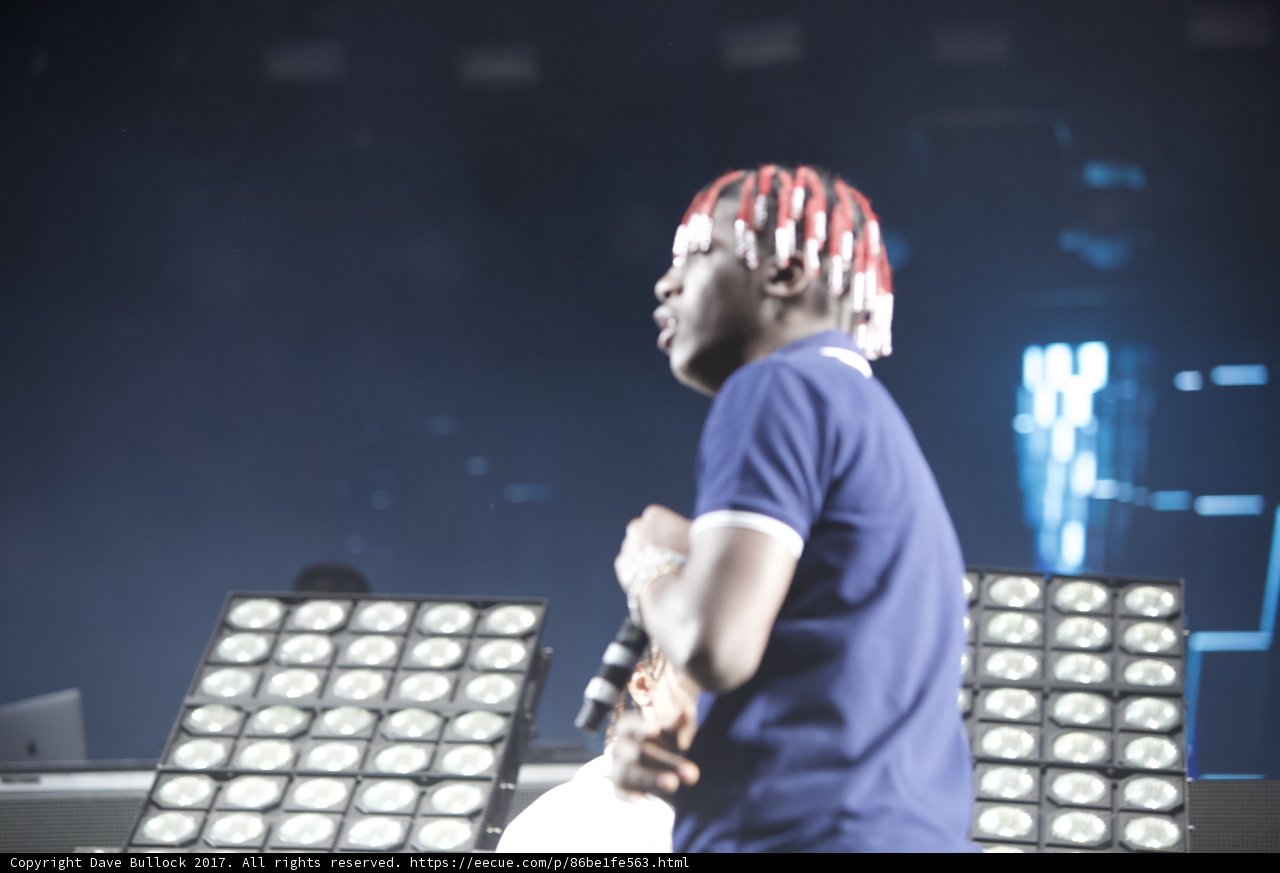 Red-Haired Performer Rocks Coachella Stage