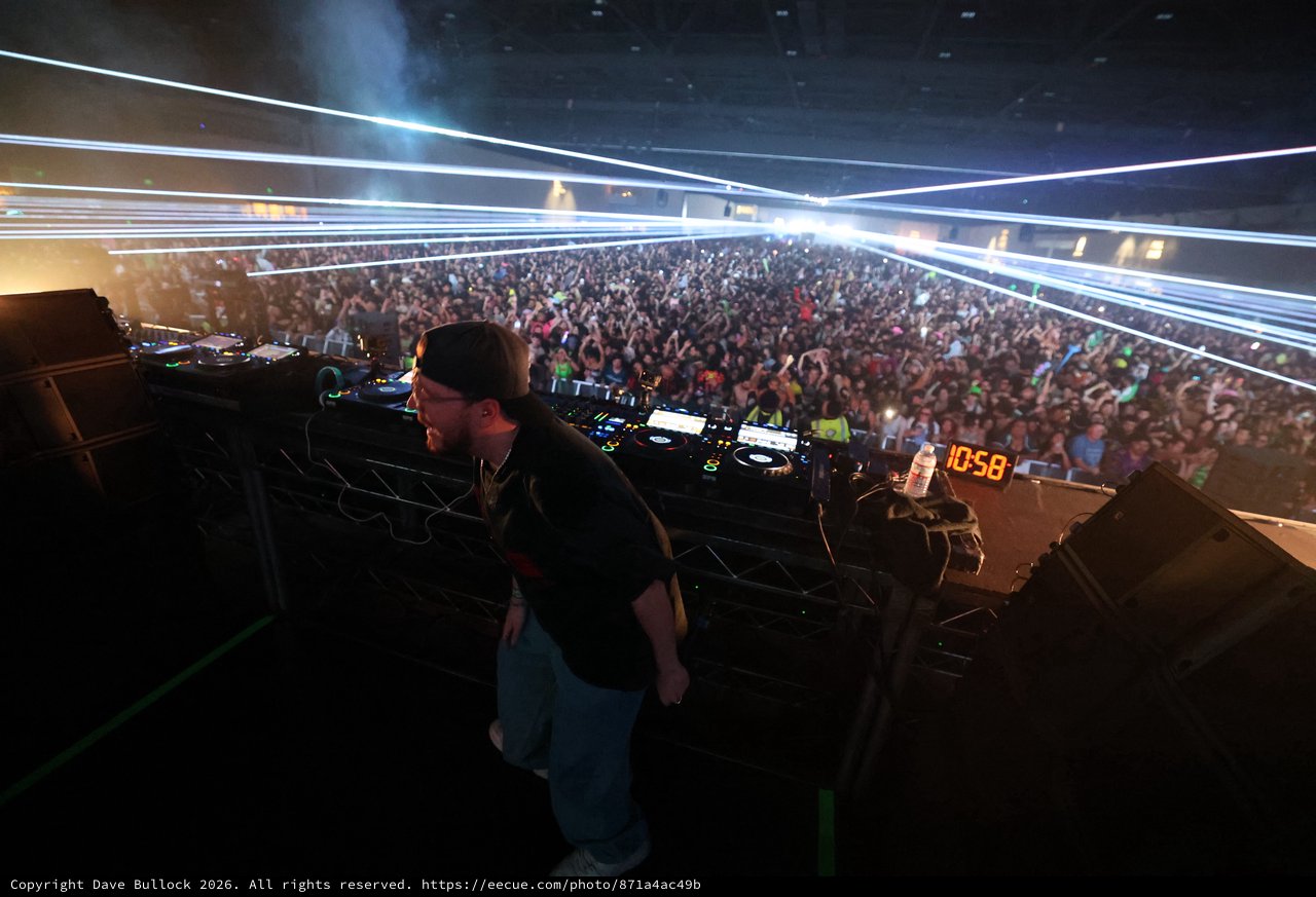 DJ Ignites Massive Crowd at Wobbleland 2026