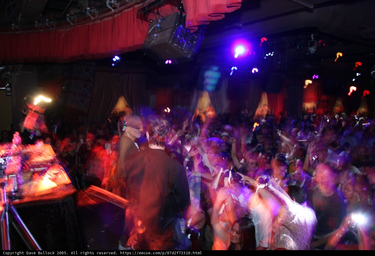 Adelė's Nightclub Performance