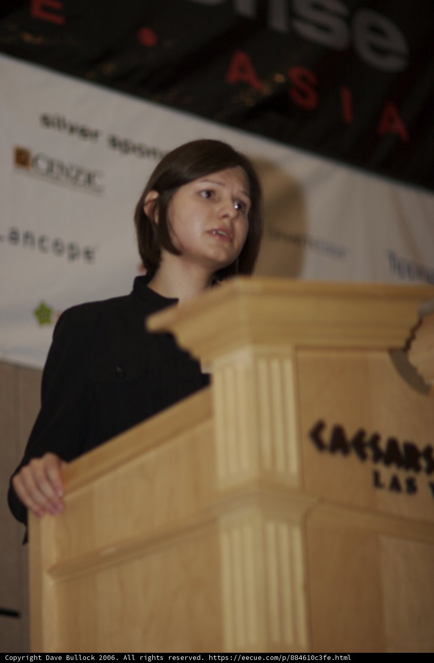 Joanna Rutkowska giving a speech