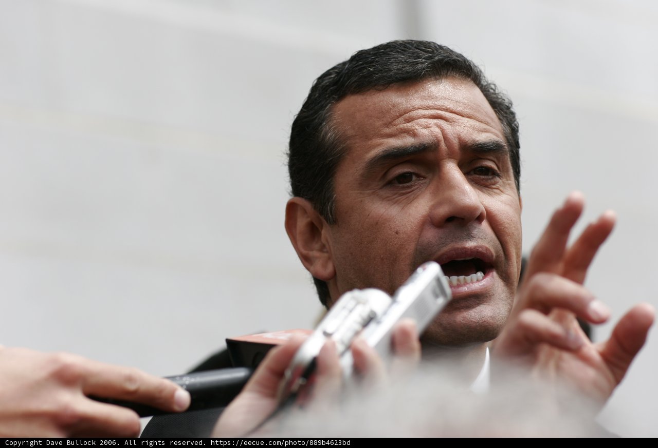 Antonio Villaraigosa Addresses the Press on School Walkout Day