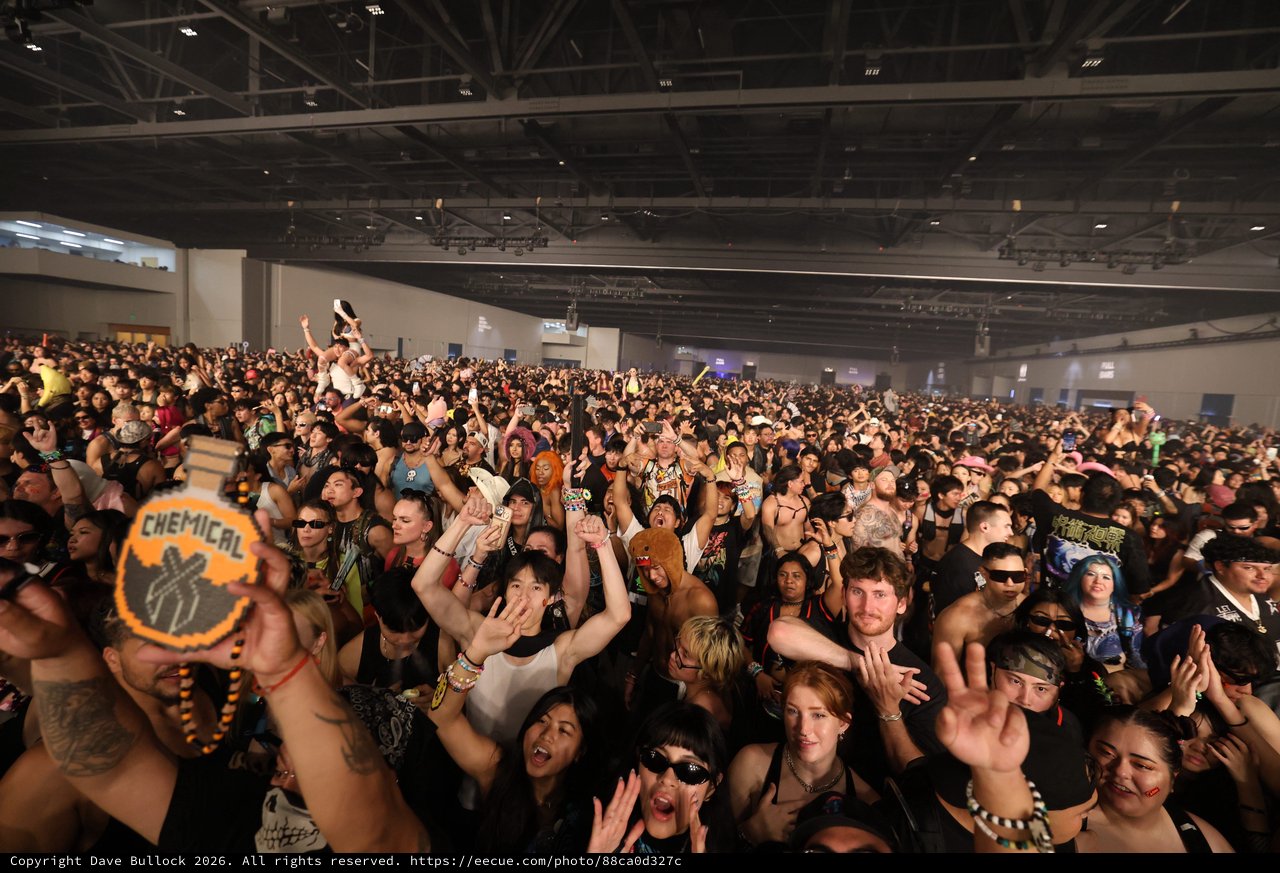 Massive Indoor Crowd Erupts at Wobbleland 2026
