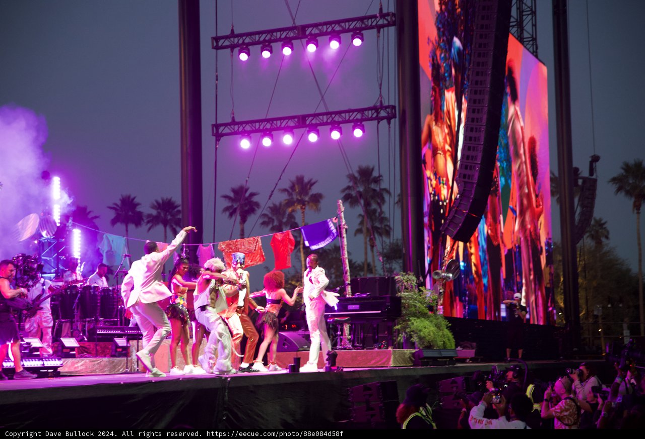 A Night of Vibrant Beats: Coachella 2024 WK2