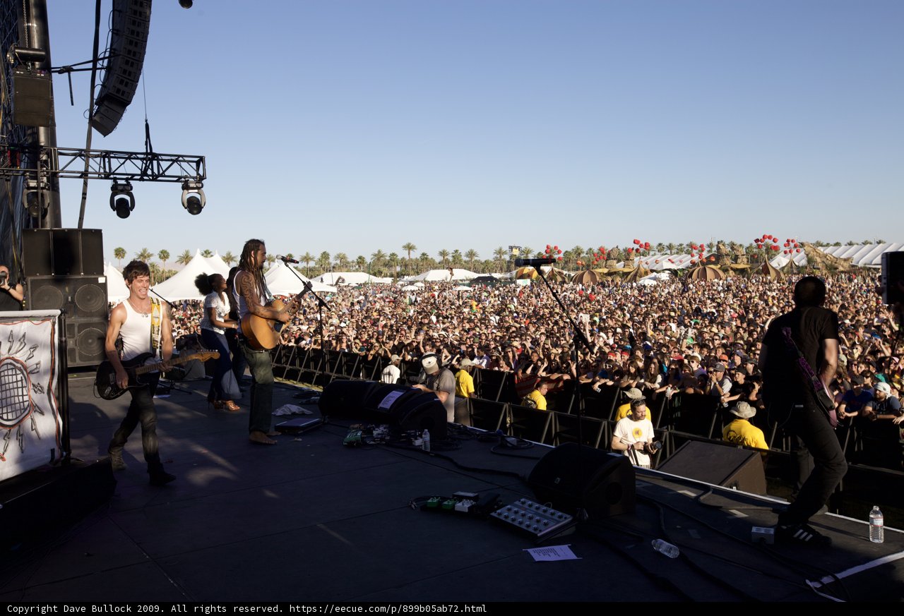 The Massive Crowd at Coachella 2009