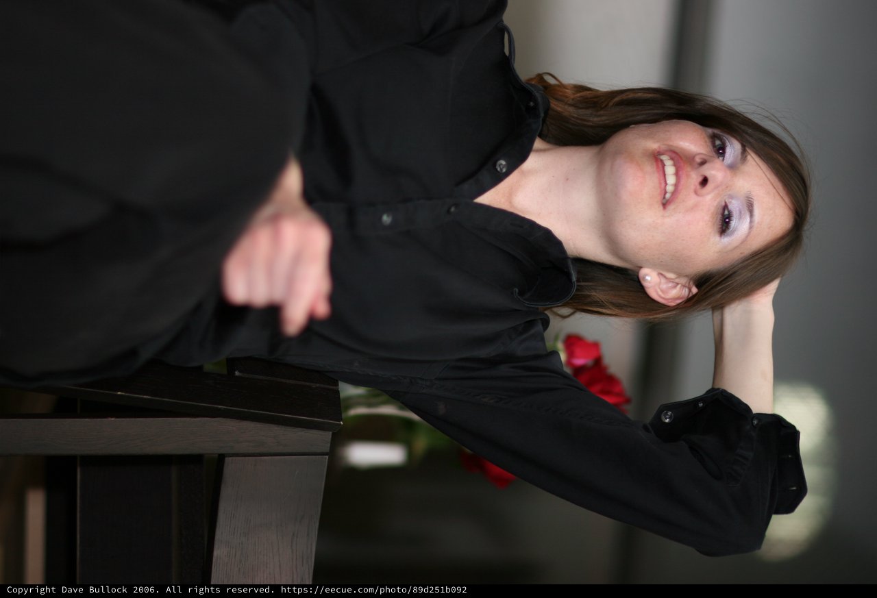 Penelope in Black: Relaxed Elegance with Red Roses