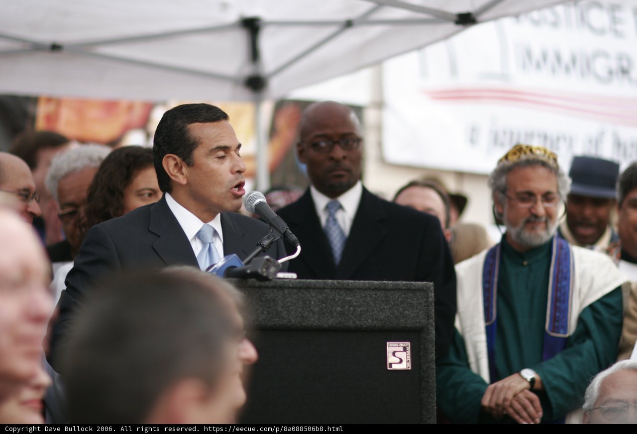 Antonio Villaraigosa Addresses a Crowd