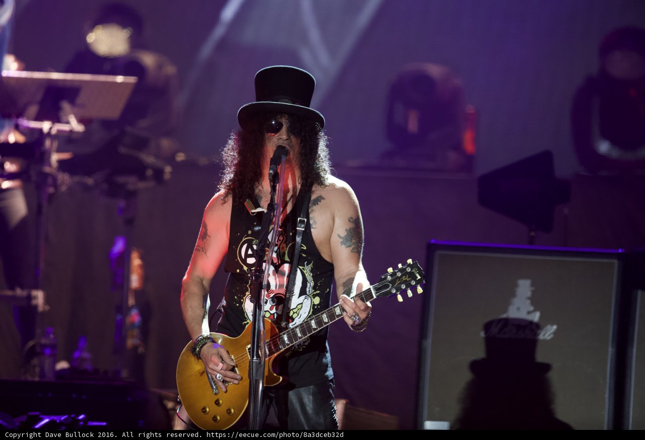 Slash Shreds the Stage in Atlanta with Guns N Roses