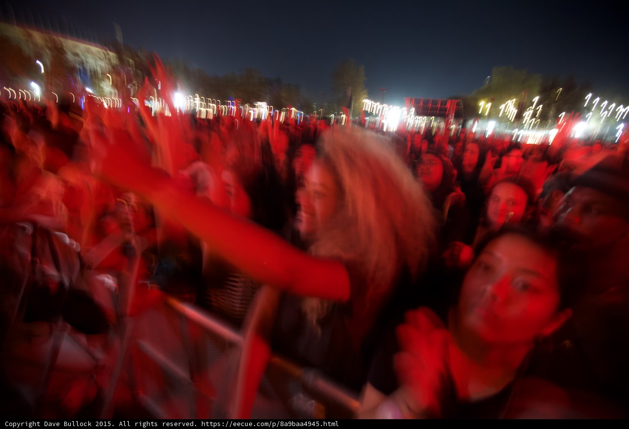 FYF Fest Front Row Fans Dancing Barrier Red Light Motion