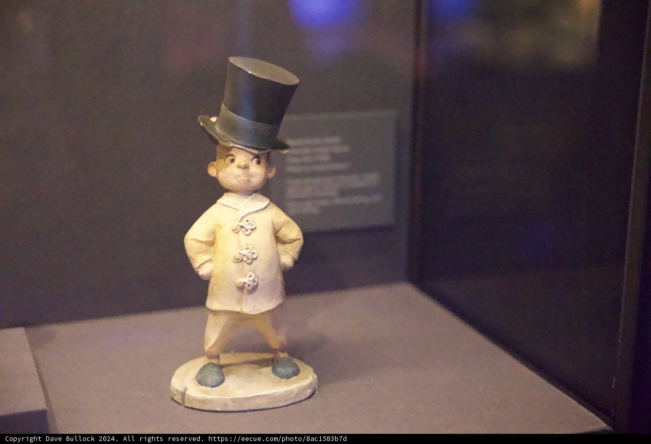 Man of Elegance - A Spectacular Figurine