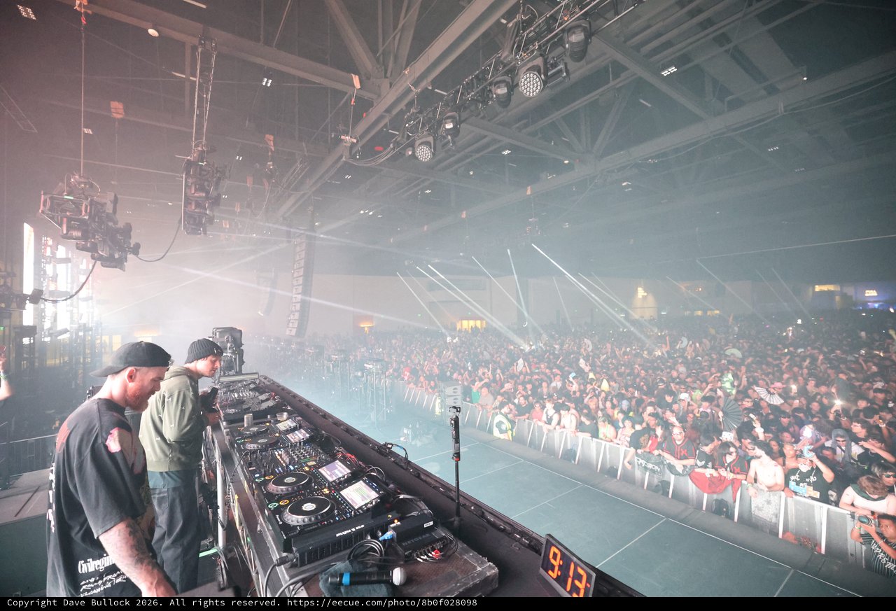 DJs Command Massive Crowd at Wobbleland 2026