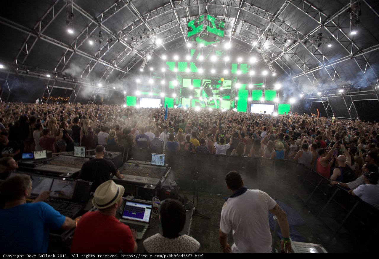 Green Lights and a Massive Crowd at Coachella