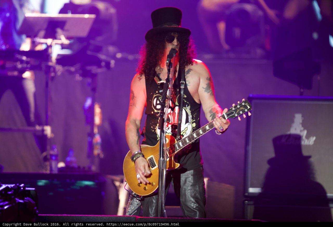 Slash Shreds in Atlanta with Guns N Roses